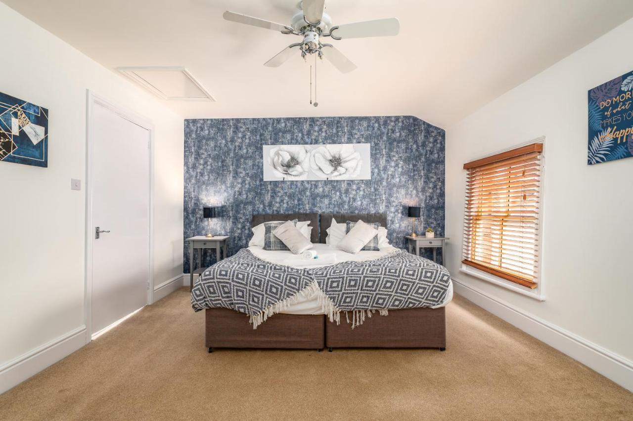 Spacious Contractor House For Large Groups - Private Parking Northampton Eksteriør bilde