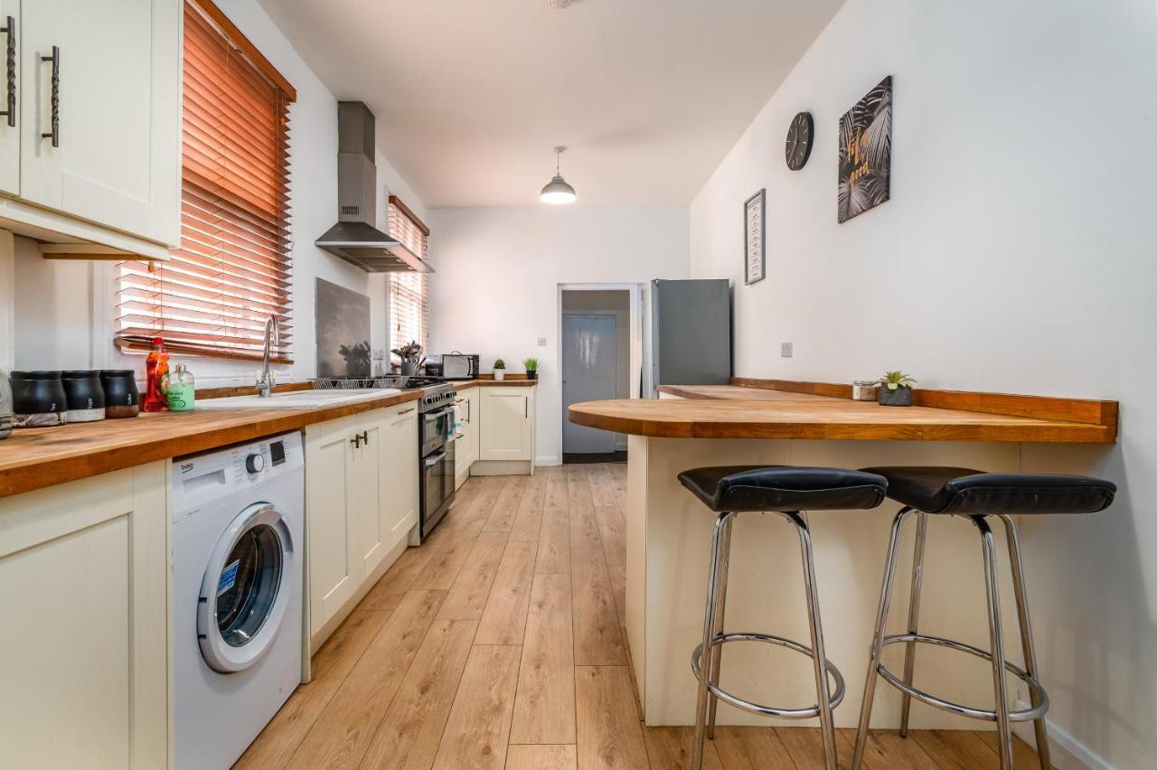 Spacious Contractor House For Large Groups - Private Parking Northampton Eksteriør bilde