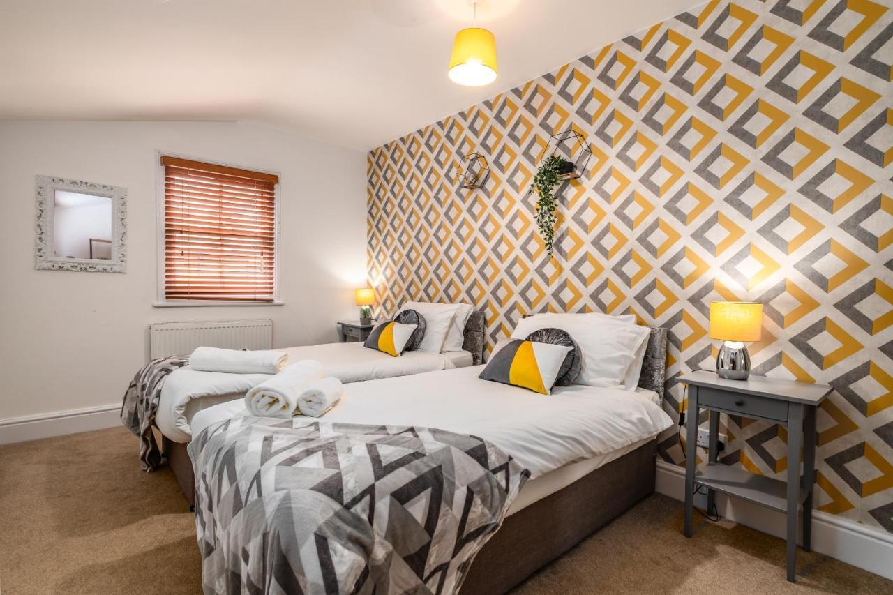 Spacious Contractor House For Large Groups - Private Parking Northampton Eksteriør bilde