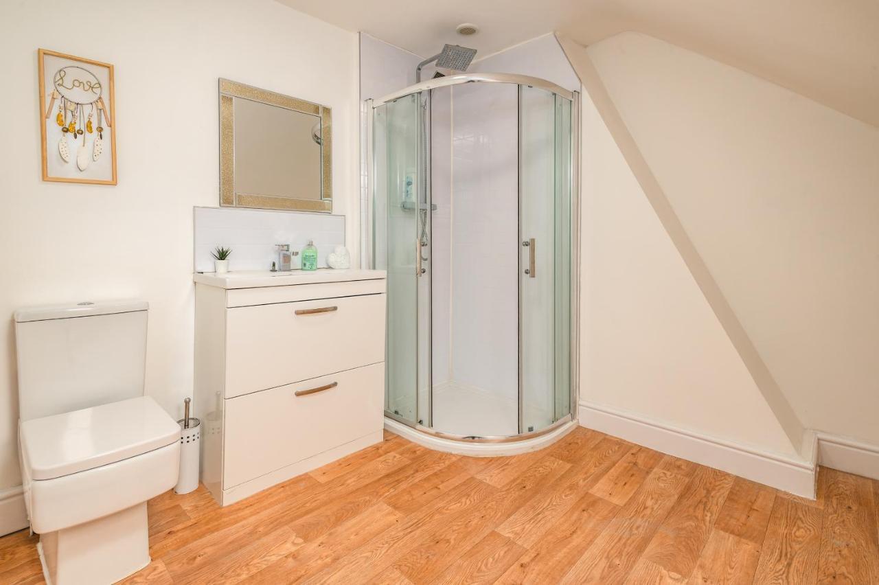 Spacious Contractor House For Large Groups - Private Parking Northampton Eksteriør bilde