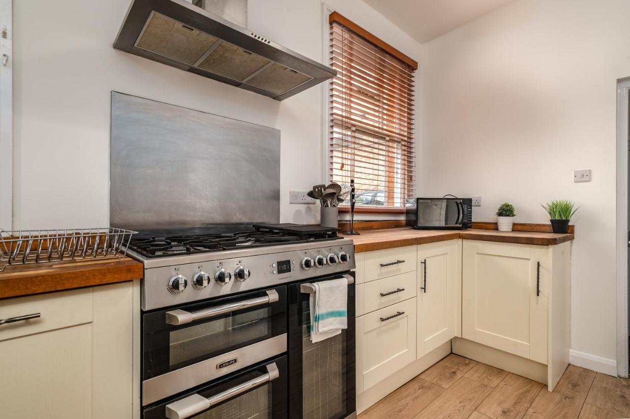 Spacious Contractor House For Large Groups - Private Parking Northampton Eksteriør bilde