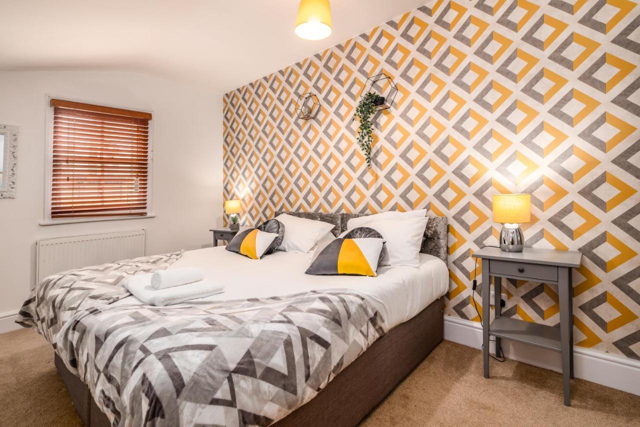 Spacious Contractor House For Large Groups - Private Parking Northampton Eksteriør bilde