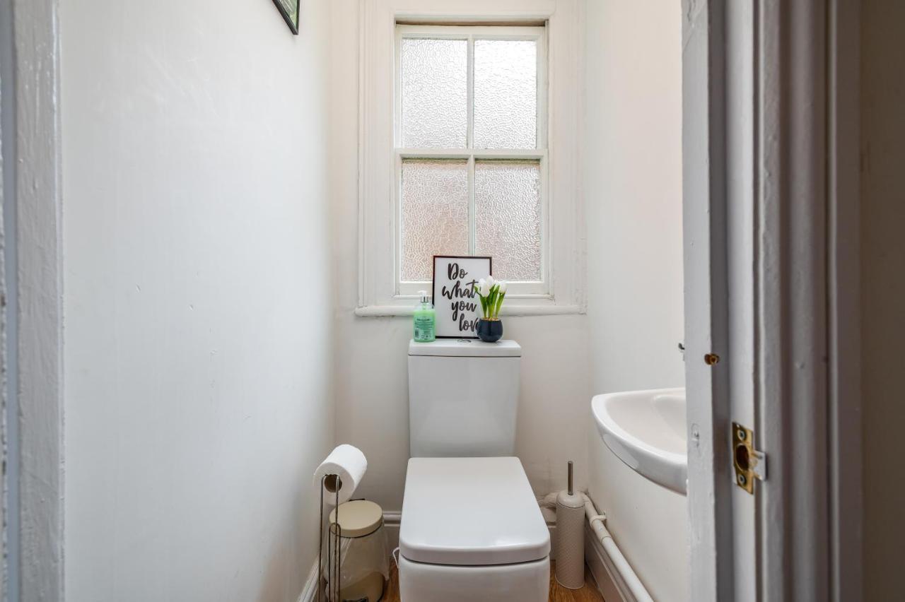 Spacious Contractor House For Large Groups - Private Parking Northampton Eksteriør bilde
